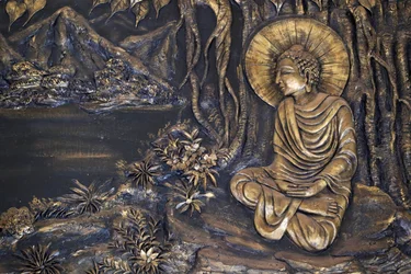 Tinh Xa Ngoc Tin templo budista, Buda Shakyamuni sentado em posição de meditação sob a árvore Bodhi, Dalat, Vietnã